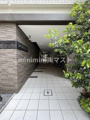 大阪市西区新町１丁目の賃貸マンションのエントランス
