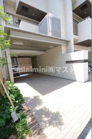 大阪市西区江戸堀３丁目の賃貸マンションのエントランス