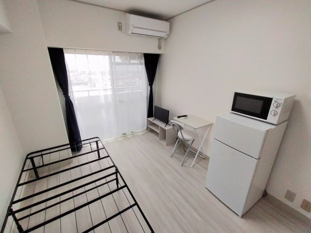 AP157 プラーズ花月園 801の居間・リビング|



