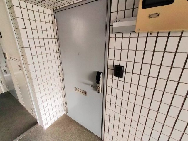AP155 プラーズ花月園 402の玄関|



