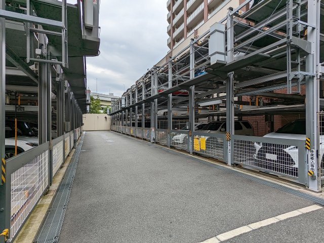 大阪市西区江之子島２丁目の賃貸マンションの駐車場