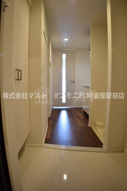 大阪市西区立売堀４丁目の賃貸マンションの玄関