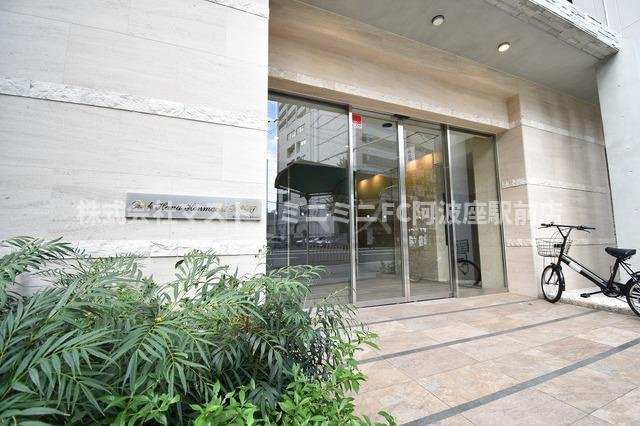 大阪市西区立売堀４丁目の賃貸マンションのエントランス
