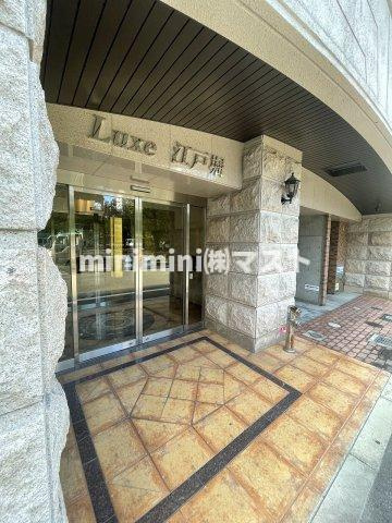 大阪市西区江戸堀３丁目の賃貸マンションのエントランス