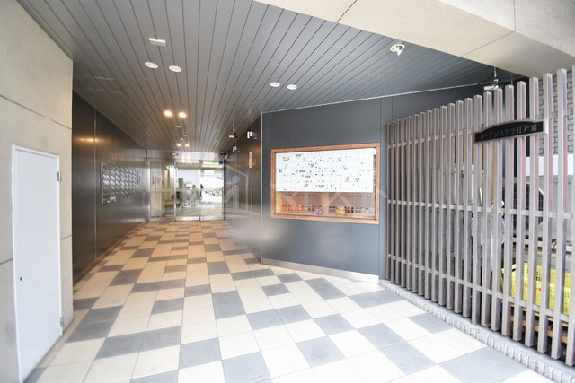 大阪市西区江戸堀２丁目の賃貸マンションのエントランス