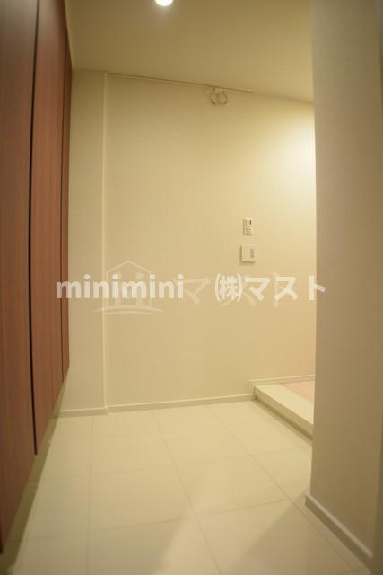 大阪市西区新町１丁目の賃貸マンションの玄関|同マンションの別居室の室内写真になります。