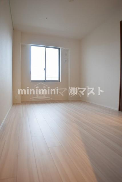 大阪市西区新町１丁目の賃貸マンションの居間・リビング|同マンションの別居室の室内写真になります。