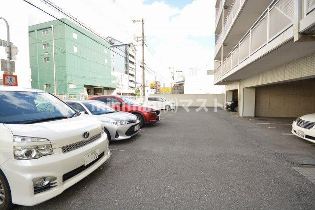 大阪市西区九条３丁目の賃貸マンションの駐車場