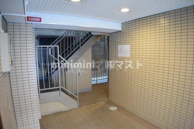 大阪市西区北堀江２丁目の賃貸マンションのエントランス