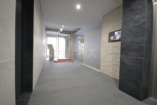 大阪市西区京町堀２丁目の賃貸マンションのエントランス