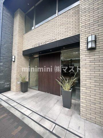 大阪市西区靱本町２丁目の賃貸マンションのエントランス