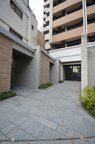 大阪市西区本田２丁目の賃貸マンションのエントランス