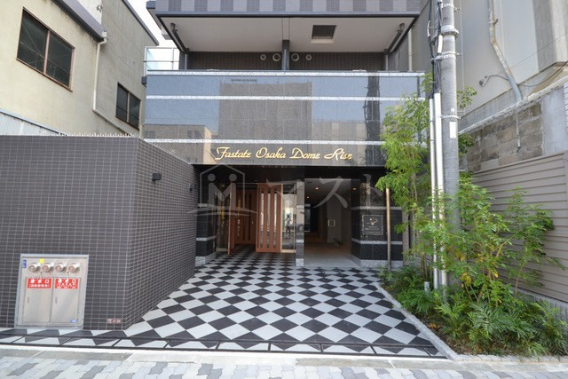 大阪市西区九条南２丁目の賃貸マンションのエントランス