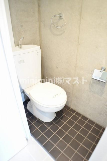 大阪市西区立売堀５丁目の賃貸マンションのトイレ