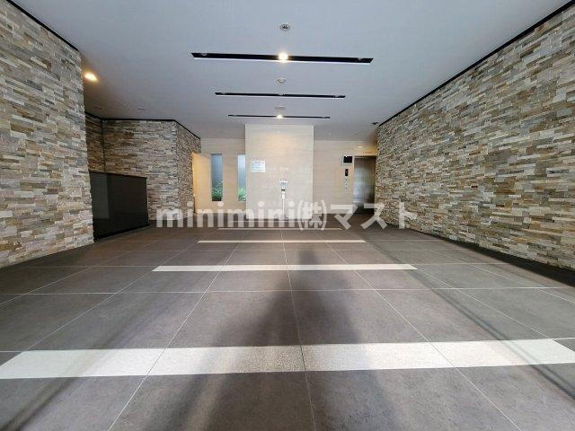 大阪市西区本田１丁目の賃貸マンションのエントランス