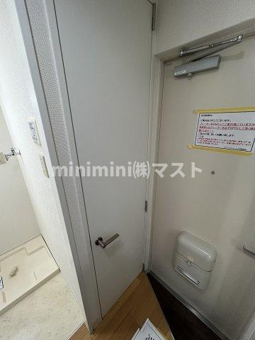 大阪市西区靱本町２丁目の賃貸マンションの玄関