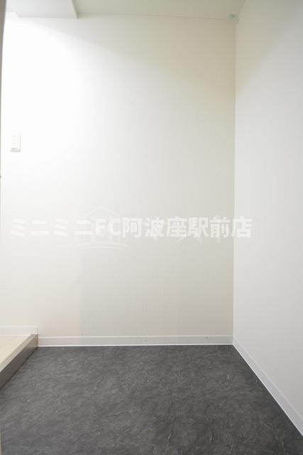 大阪市西区新町４丁目の賃貸マンションの玄関