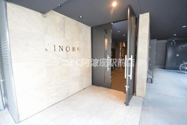 大阪市西区新町４丁目の賃貸マンションのエントランス