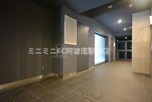 大阪市西区新町４丁目の賃貸マンションのロビー