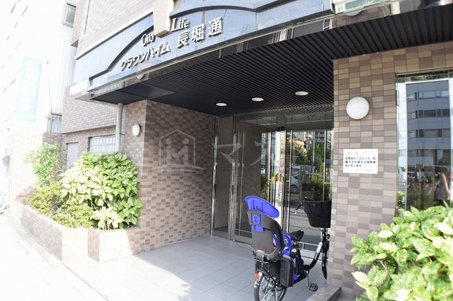 大阪市西区北堀江２丁目の賃貸マンションのエントランス