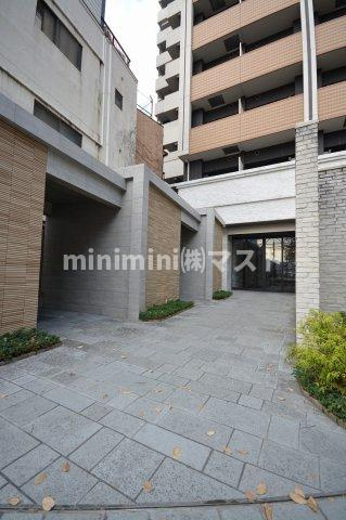大阪市西区本田２丁目の賃貸マンションのエントランス
