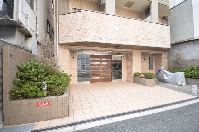 大阪市西区京町堀２丁目の賃貸マンションのエントランス