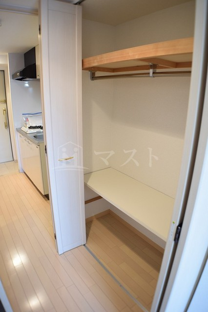 大阪市西区川口１丁目の賃貸マンションの収納