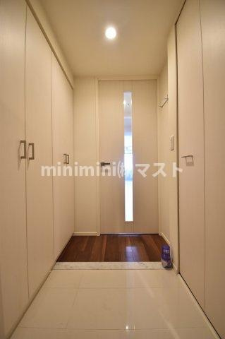 大阪市西区立売堀４丁目の賃貸マンションの玄関