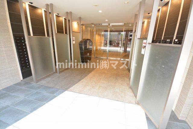 大阪市西区西本町３丁目の賃貸マンションのエントランス