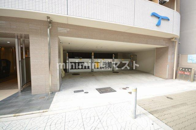 大阪市西区西本町３丁目の賃貸マンションのエントランス