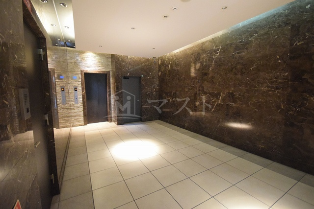 大阪市西区北堀江３丁目の賃貸マンションのロビー