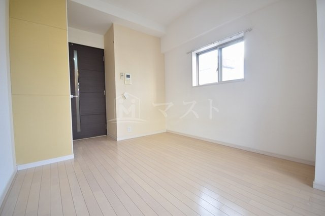 大阪市西区北堀江３丁目の賃貸マンションの内装|部屋横の小窓は角部屋のみです
