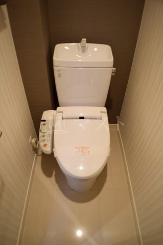大阪市西区土佐堀１丁目の賃貸マンションのトイレ