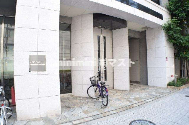 大阪市西区新町３丁目の賃貸マンションのエントランス
