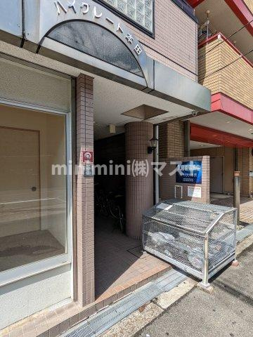 大阪市西区本田３丁目の賃貸マンションのエントランス