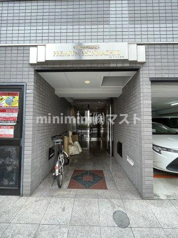 大阪市西区新町３丁目の賃貸マンションのエントランス