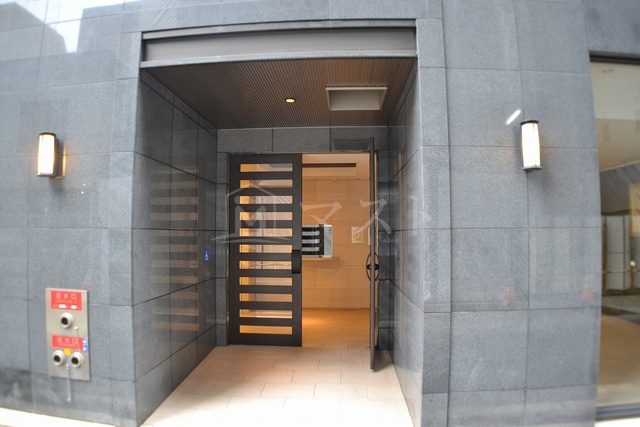 大阪市西区江戸堀２丁目の賃貸マンションのエントランス