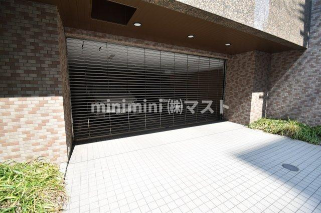 大阪市西区靱本町２丁目の賃貸マンションの駐車場
