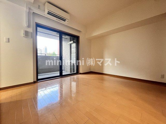 大阪市西区靱本町２丁目の賃貸マンションの居間・リビング