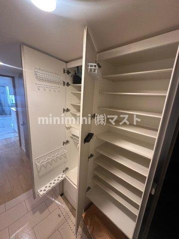 大阪市西区江之子島２丁目の賃貸マンションの収納