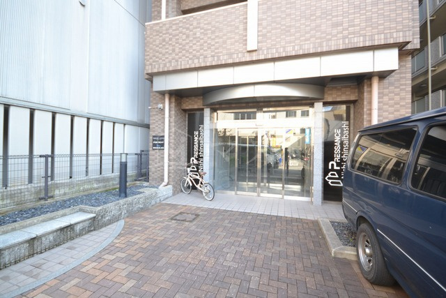 大阪市西区南堀江２丁目の賃貸マンションのエントランス