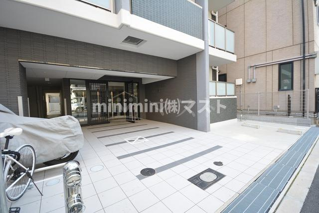 大阪市西区九条１丁目の賃貸マンションのエントランス