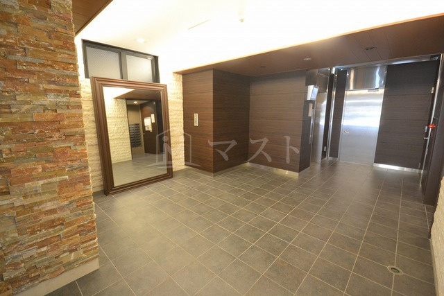 大阪市西区南堀江４丁目の賃貸マンションのエントランス