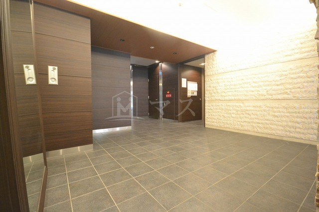 大阪市西区南堀江４丁目の賃貸マンションのロビー