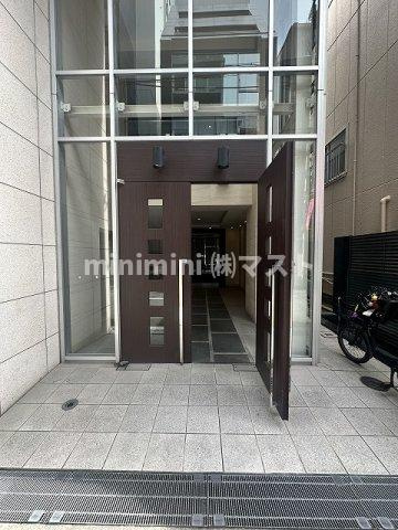 大阪市西区南堀江３丁目の賃貸マンションのエントランス