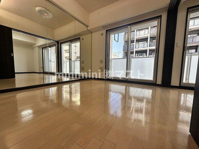 大阪市西区南堀江３丁目の賃貸マンションの居間・リビング