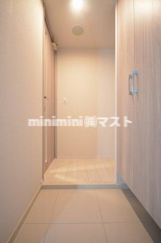 大阪市西区西本町１丁目の賃貸マンションの玄関