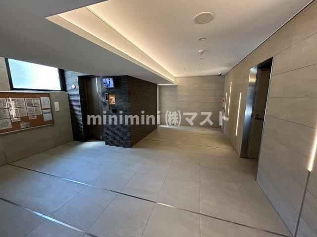 大阪市西区西本町１丁目の賃貸マンションのエントランス
