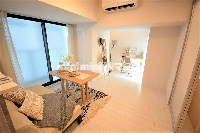 大阪市西区西本町１丁目の賃貸マンションの居間・リビング