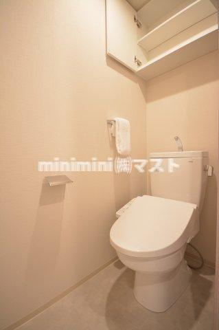 大阪市西区西本町１丁目の賃貸マンションのトイレ
